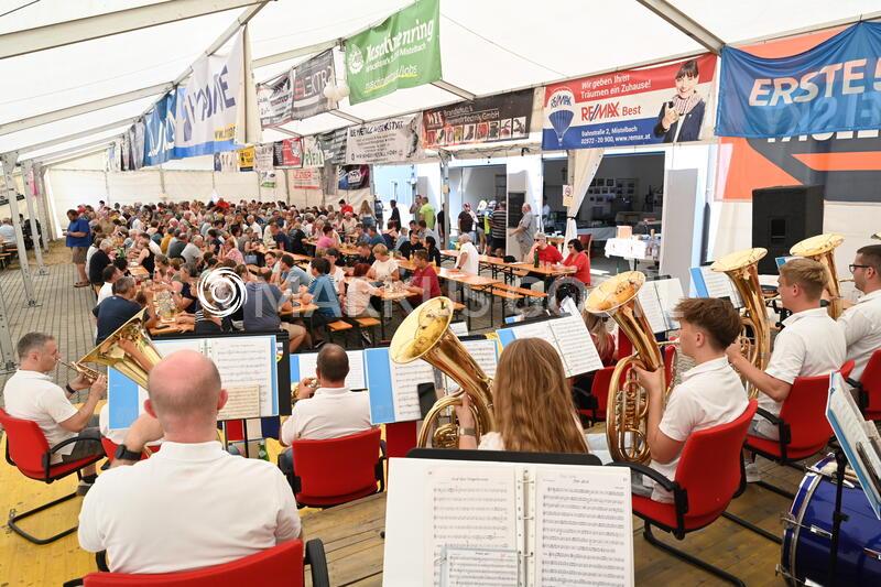 Musikkapelle Gnadendorf beim Feuerwehrheurigen Olgersdorf