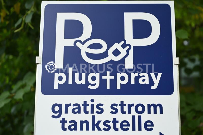 Plug and Pray