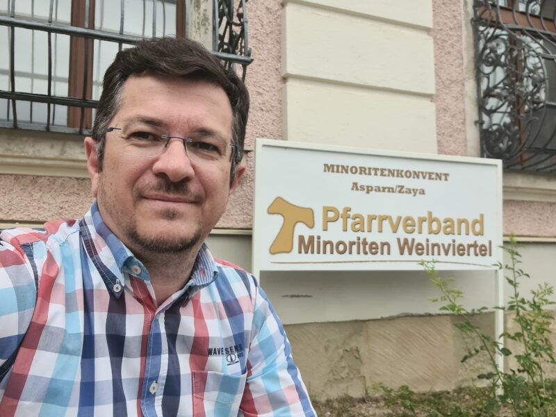 Markus vor Minoritenkloster Asparn/Zaya