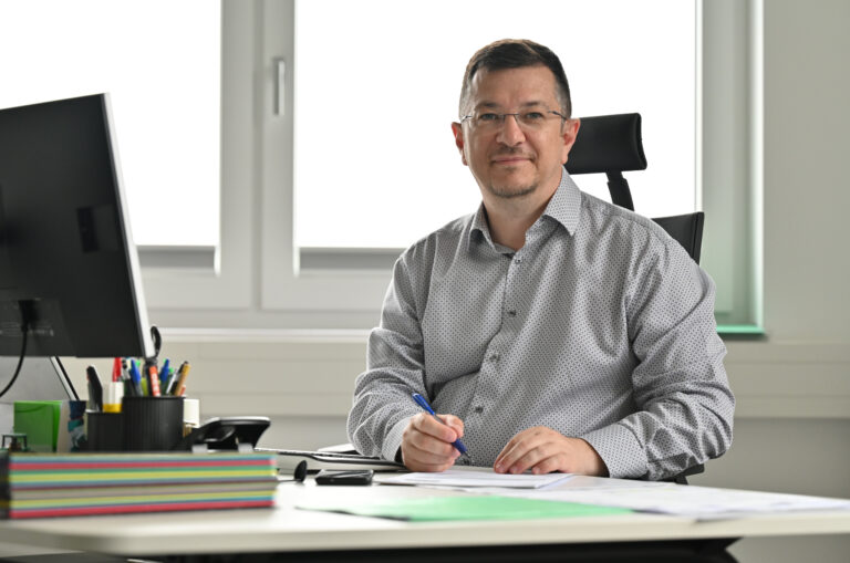 Markus_Goestl_im_Buero-ID41051