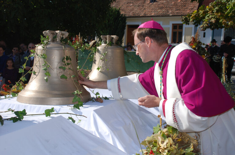 Glockenweihe_Wenzersdorf_Bischof