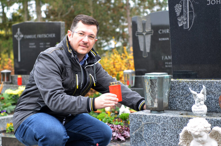 Markus_Goestl_mit_Grablicht