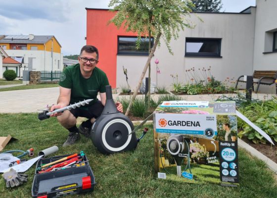 Markus Göstl mit Gardena Produkten