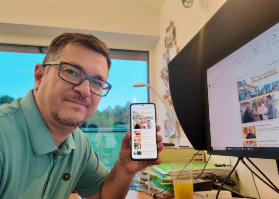 Markus Göstl mit Handy