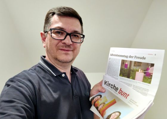 Markus Göstl mit Kirchenzeitung
