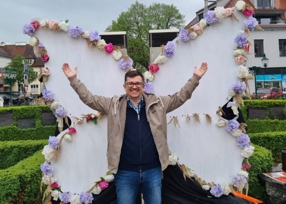 Markus Göstl mit Engelflügerl