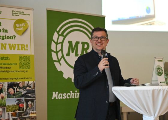 Markus Göstl hält Vortrag