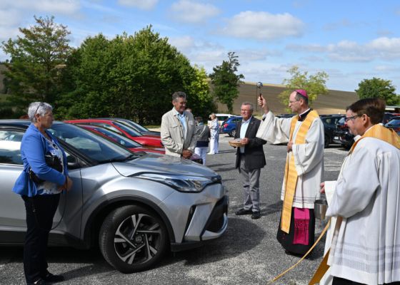 Autosegnung durch Weihbischof Turnovszky