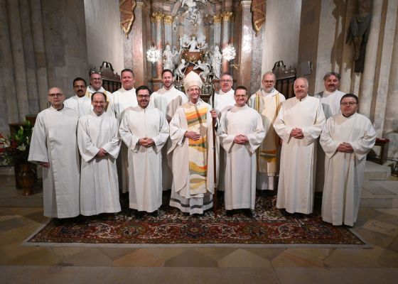 Gruppenfoto Weihbischof Turnovszky mit den Diakonen