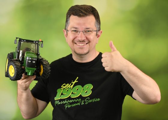 Markus Göstl mit Traktor