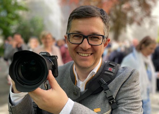 Markus Göstl mit Fotoapparat