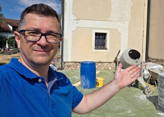 Markus Göstl zeigt Bauarbeiten Kirche Gnadendorf